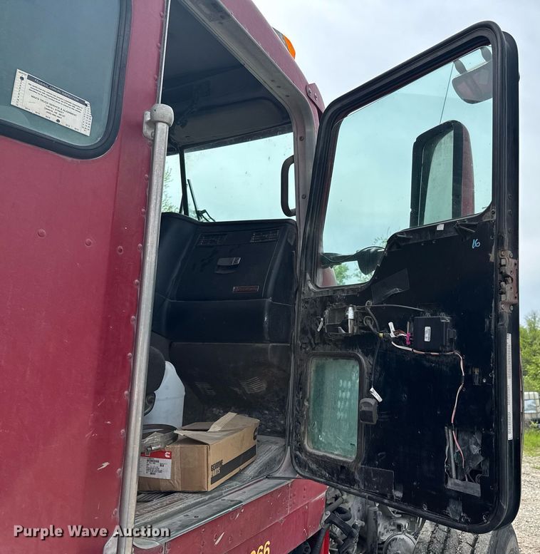 image for item DO0966 2006 Kenworth W900 ready mix truck