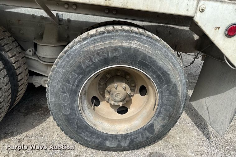 image for item DO0966 2006 Kenworth W900 ready mix truck