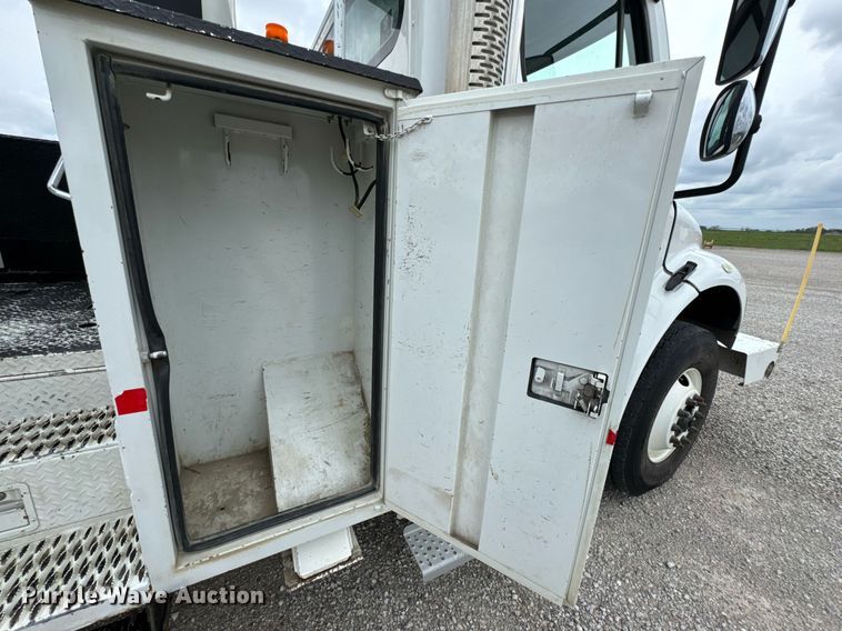 image for item DO0969 2016 Freightliner Business Class M2 bucket truck