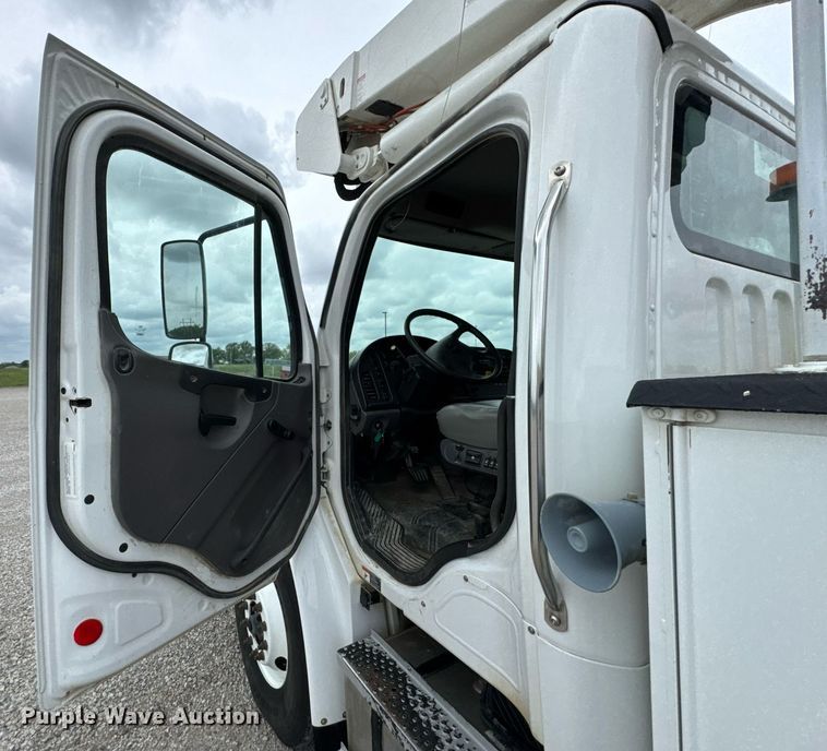 image for item DO0969 2016 Freightliner Business Class M2 bucket truck