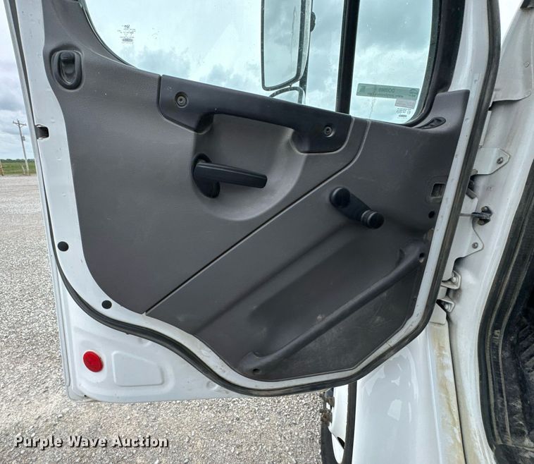 image for item DO0969 2016 Freightliner Business Class M2 bucket truck