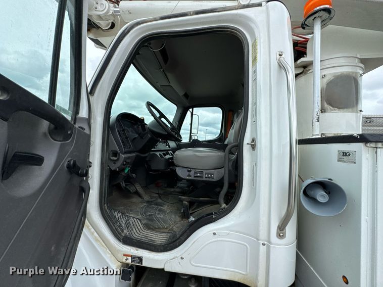 image for item DO0969 2016 Freightliner Business Class M2 bucket truck