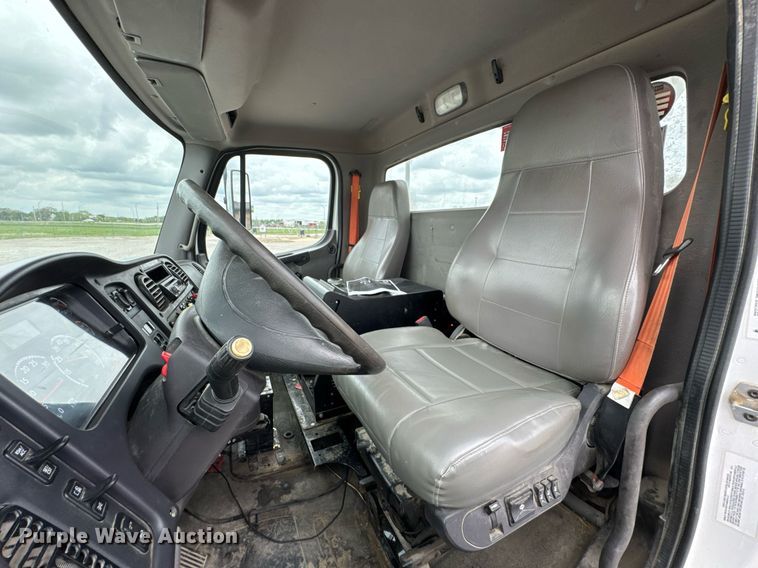 image for item DO0969 2016 Freightliner Business Class M2 bucket truck