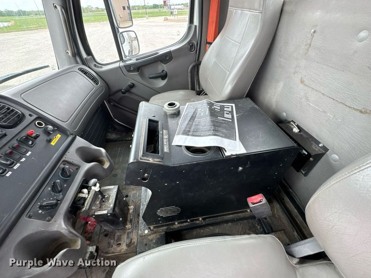 image for item DO0969 2016 Freightliner Business Class M2 bucket truck