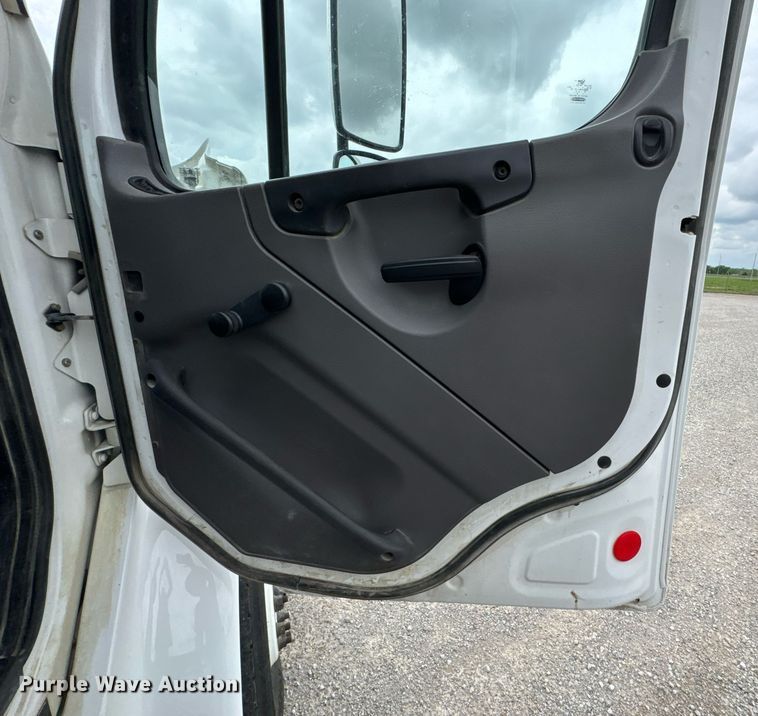 image for item DO0969 2016 Freightliner Business Class M2 bucket truck