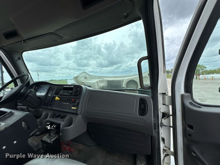 image for item DO0969 2016 Freightliner Business Class M2 bucket truck