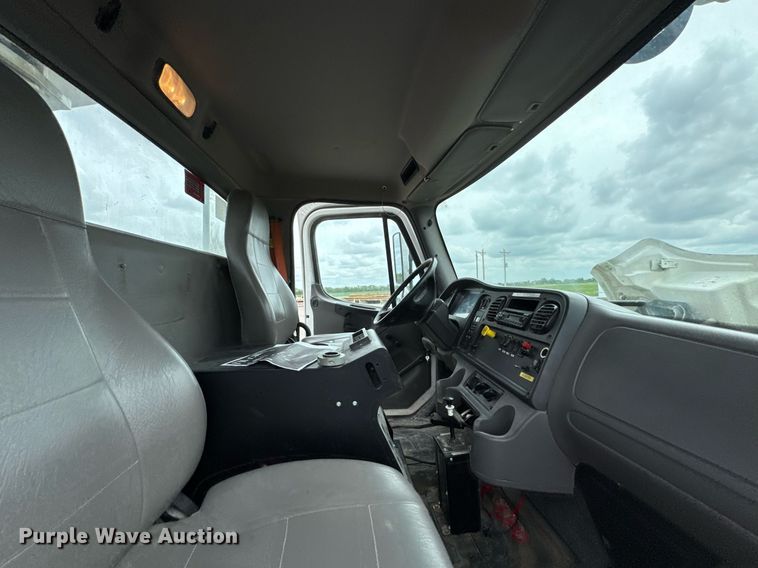 image for item DO0969 2016 Freightliner Business Class M2 bucket truck