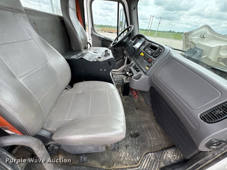 image for item DO0969 2016 Freightliner Business Class M2 bucket truck