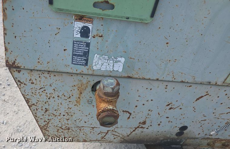 image for item DO7942 Sullair 375 DPQJD air compressor