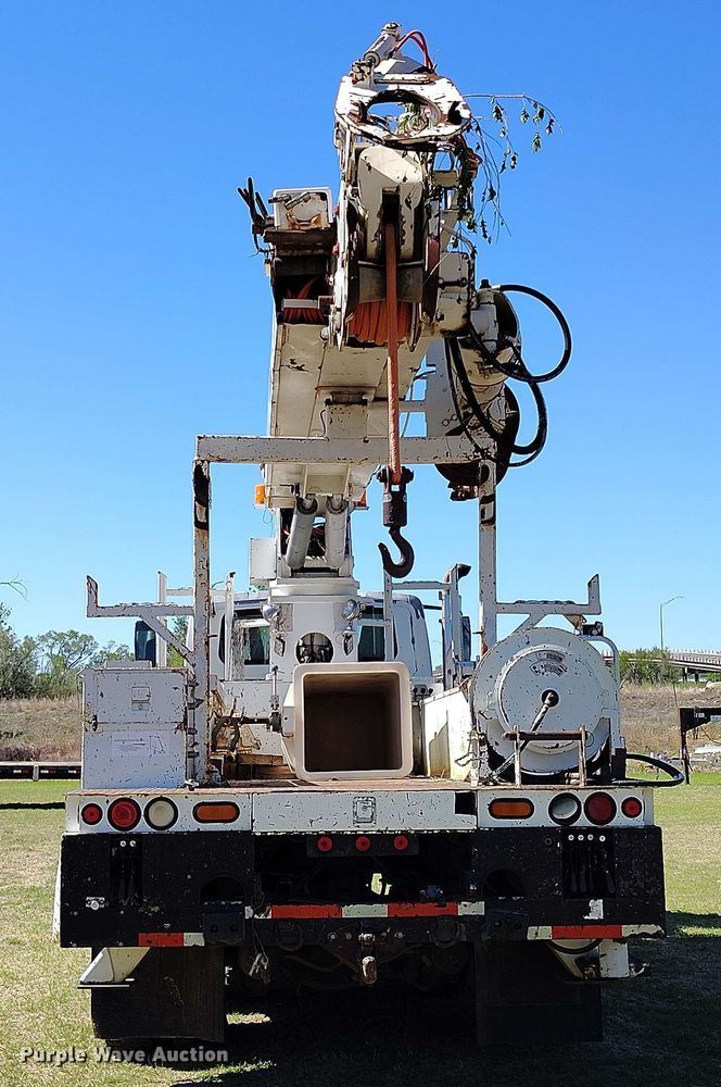 image for item DP4914 2005 International 7400 digger derrick truck