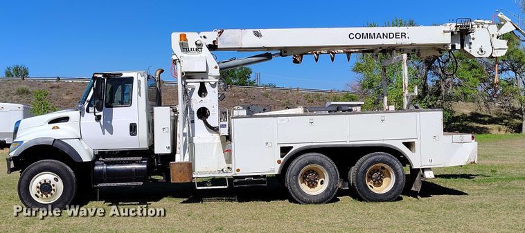 image for item DP4914 2005 International 7400 digger derrick truck