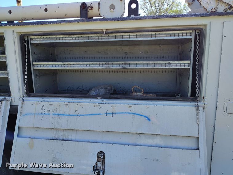 image for item DP4914 2005 International 7400 digger derrick truck