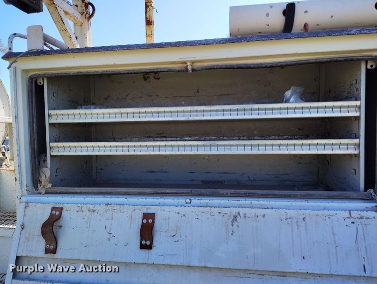 image for item DP4914 2005 International 7400 digger derrick truck