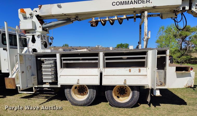 image for item DP4914 2005 International 7400 digger derrick truck