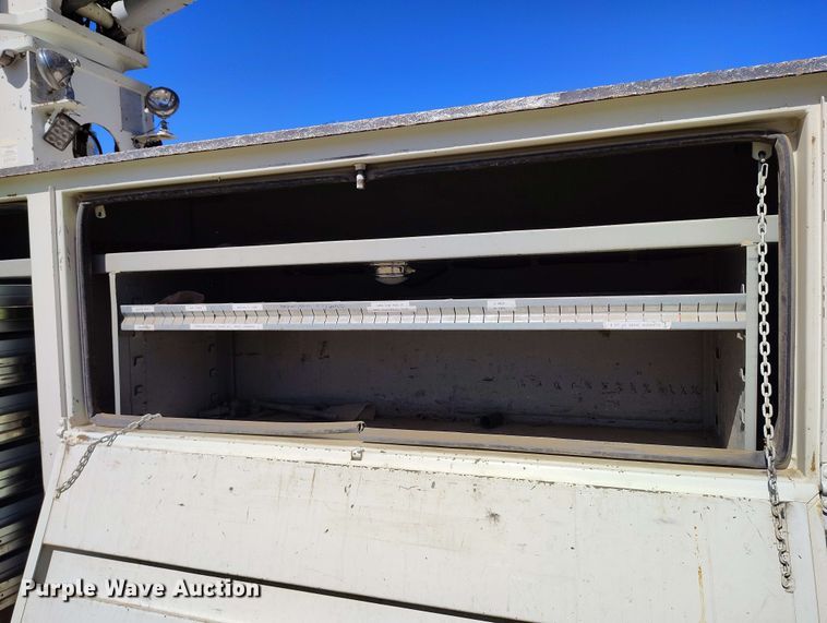 image for item DP4914 2005 International 7400 digger derrick truck