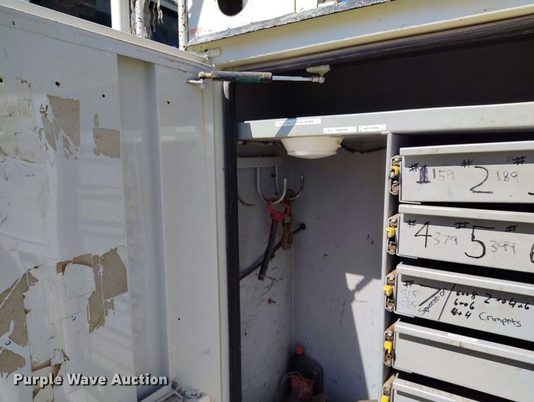 image for item DP4914 2005 International 7400 digger derrick truck