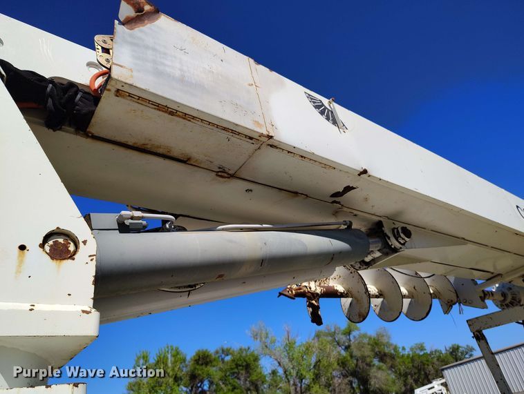 image for item DP4914 2005 International 7400 digger derrick truck