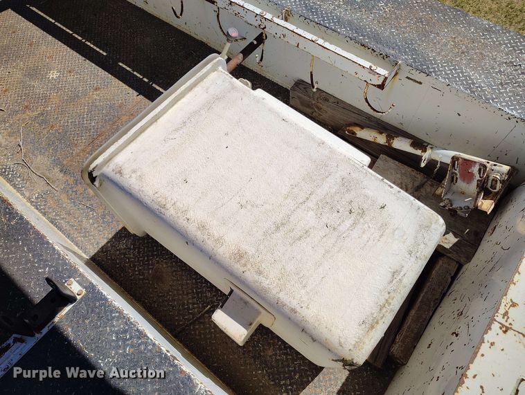 image for item DP4914 2005 International 7400 digger derrick truck