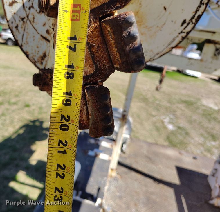 image for item DP4914 2005 International 7400 digger derrick truck