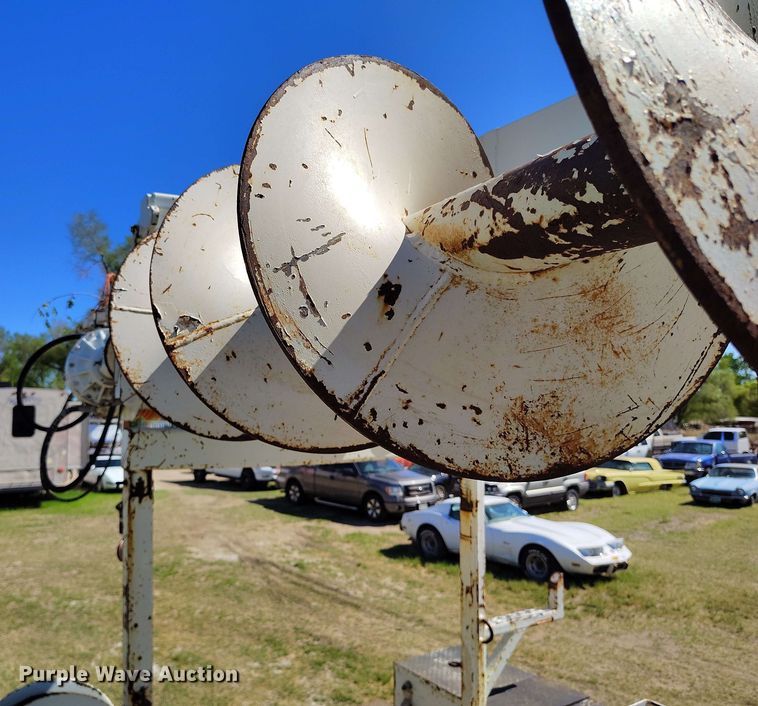 image for item DP4914 2005 International 7400 digger derrick truck