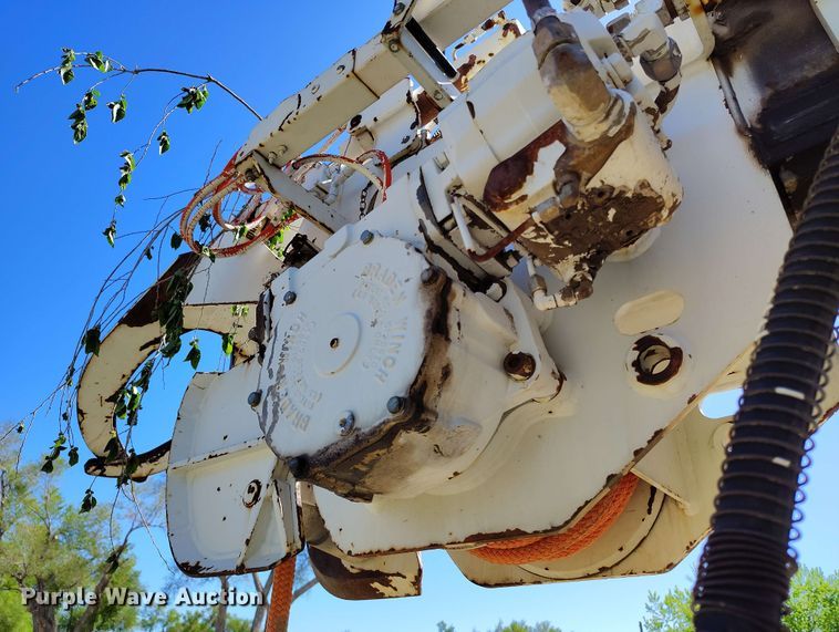 image for item DP4914 2005 International 7400 digger derrick truck