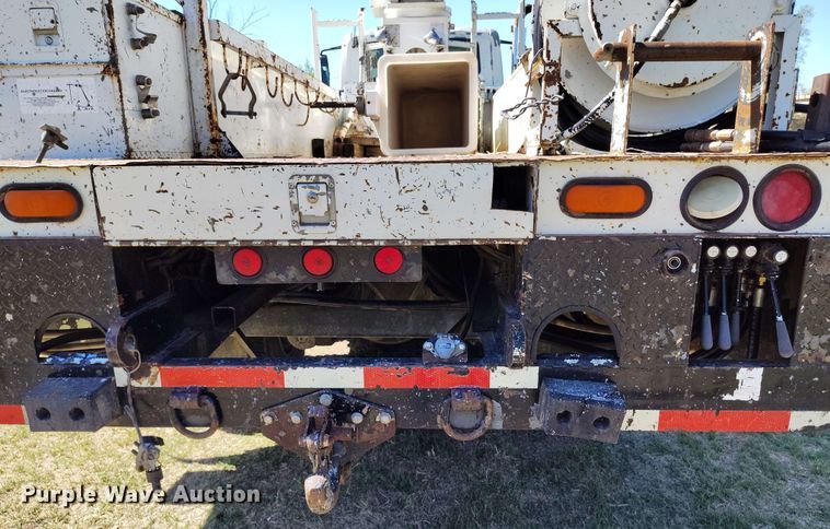 image for item DP4914 2005 International 7400 digger derrick truck