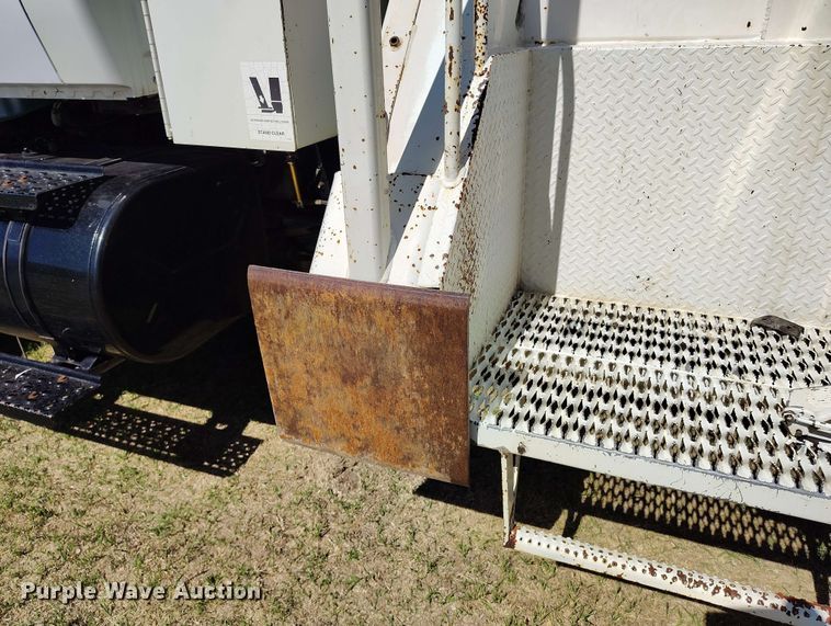 image for item DP4914 2005 International 7400 digger derrick truck