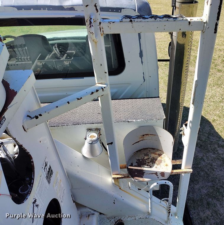 image for item DP4914 2005 International 7400 digger derrick truck