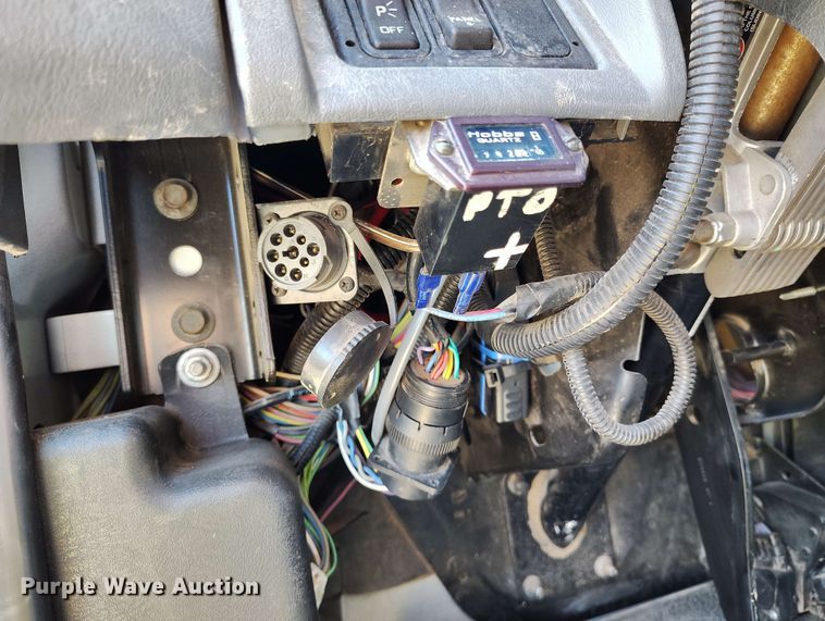 image for item DP4914 2005 International 7400 digger derrick truck