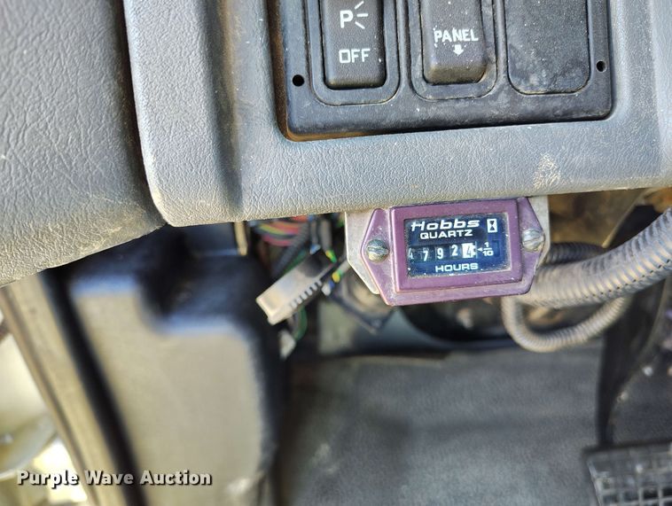 image for item DP4914 2005 International 7400 digger derrick truck