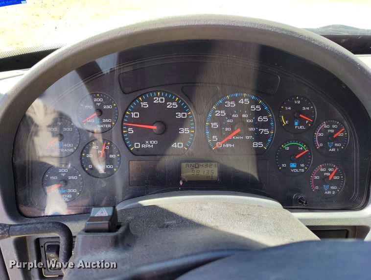 image for item DP4914 2005 International 7400 digger derrick truck