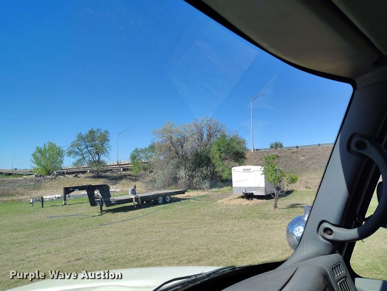 image for item DP4914 2005 International 7400 digger derrick truck