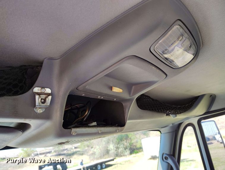 image for item DP4914 2005 International 7400 digger derrick truck