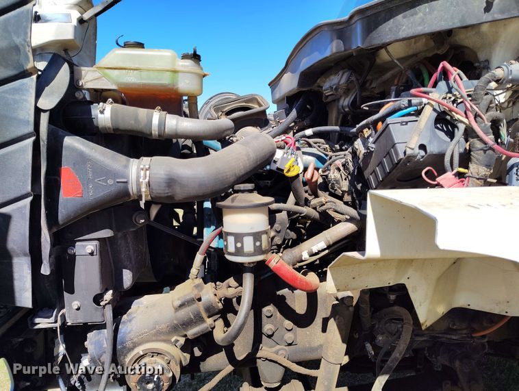 image for item DP4914 2005 International 7400 digger derrick truck