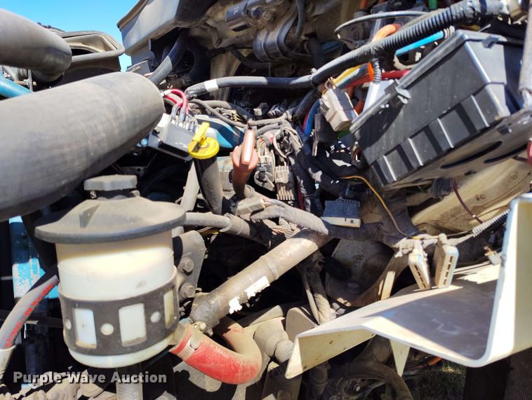 image for item DP4914 2005 International 7400 digger derrick truck