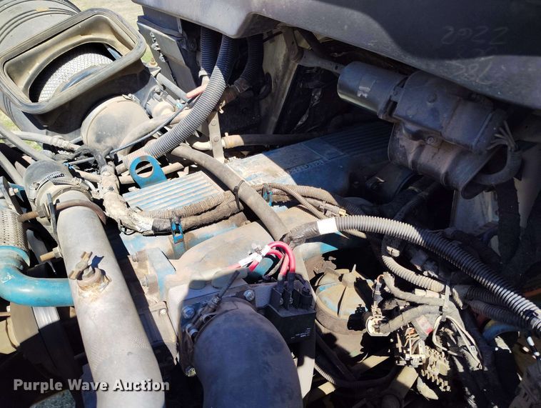 image for item DP4914 2005 International 7400 digger derrick truck