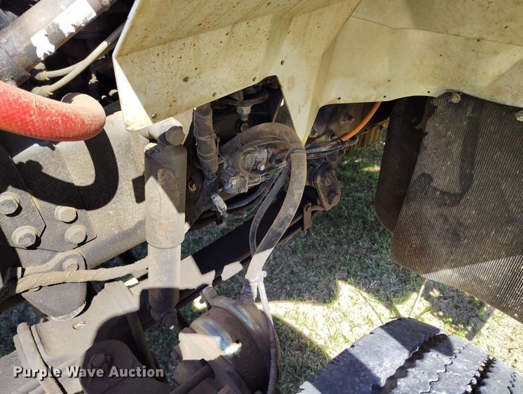 image for item DP4914 2005 International 7400 digger derrick truck