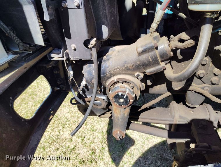 image for item DP4914 2005 International 7400 digger derrick truck