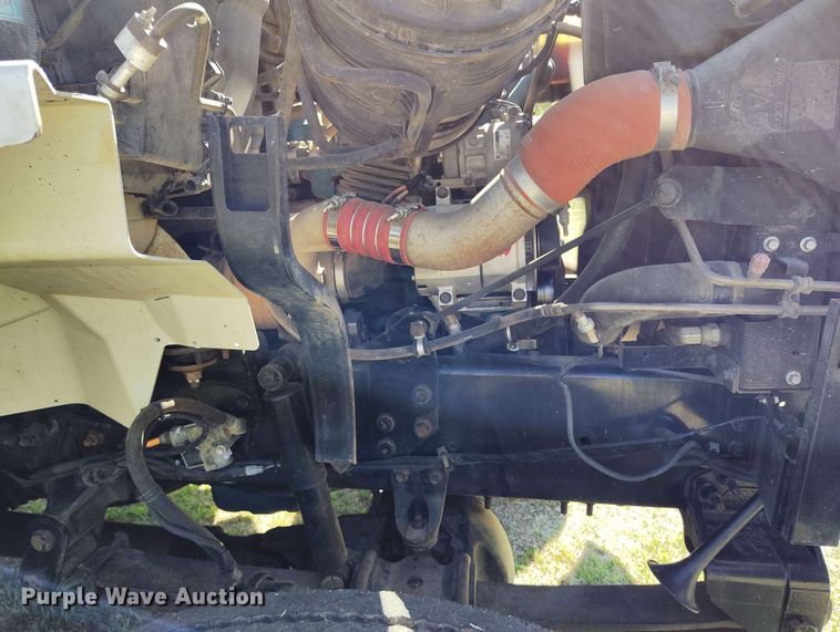 image for item DP4914 2005 International 7400 digger derrick truck