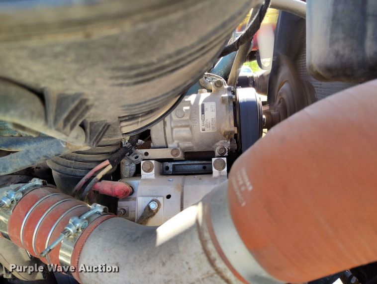 image for item DP4914 2005 International 7400 digger derrick truck