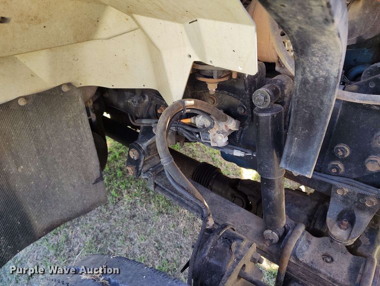 image for item DP4914 2005 International 7400 digger derrick truck