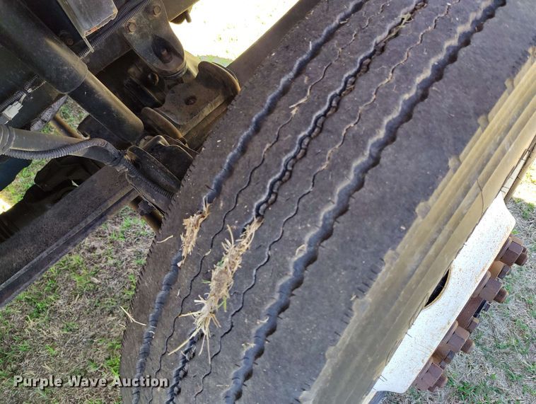 image for item DP4914 2005 International 7400 digger derrick truck