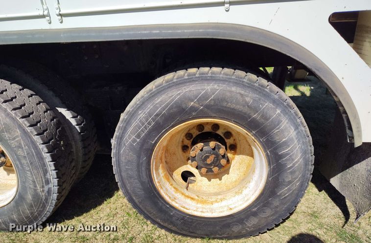 image for item DP4914 2005 International 7400 digger derrick truck