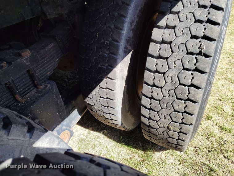 image for item DP4914 2005 International 7400 digger derrick truck