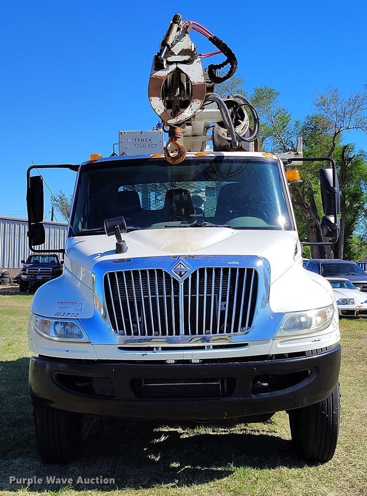 image for item DP4915 2008 International 4400 digger derrick truck