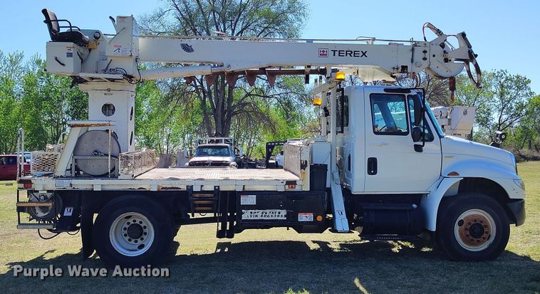 image for item DP4915 2008 International 4400 digger derrick truck