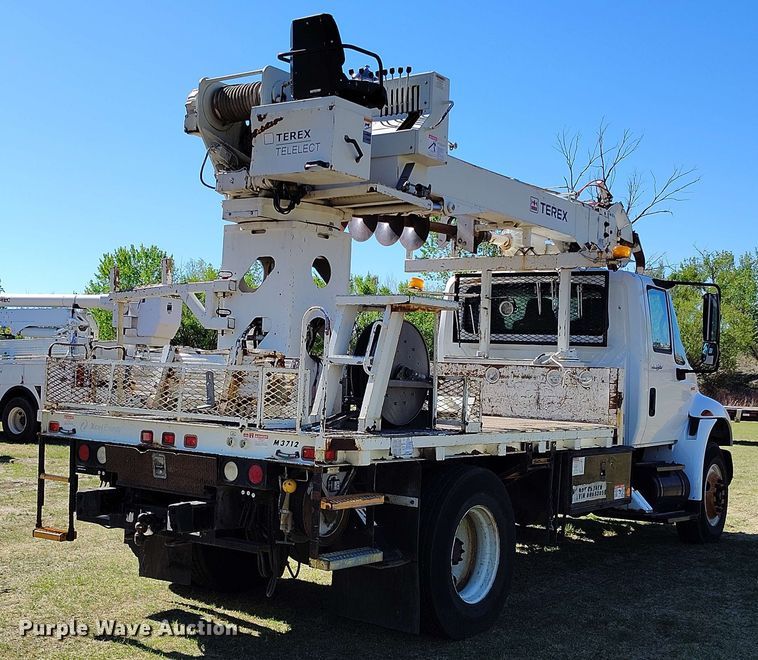 image for item DP4915 2008 International 4400 digger derrick truck