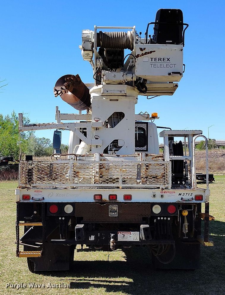 image for item DP4915 2008 International 4400 digger derrick truck