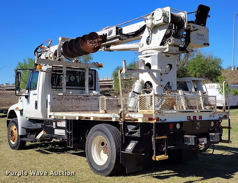 image for item DP4915 2008 International 4400 digger derrick truck
