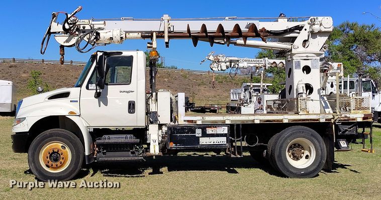 image for item DP4915 2008 International 4400 digger derrick truck